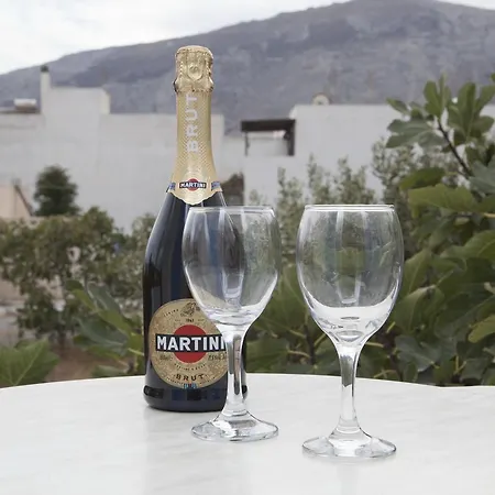 Oscar Apartmanhotel Kamári